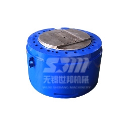 Large piston-cylinder outlet